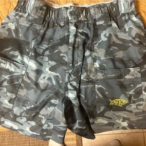 AFCO Camo Cargo Shorts size 34

**NOTE: thought they fit more like 32s IMO **